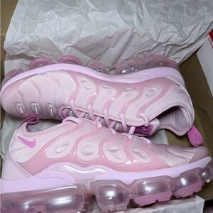 Nike Air VaporMax Plus in Light Pink